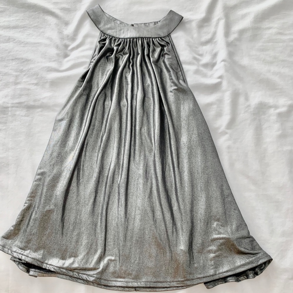 Shiny gunmetal top